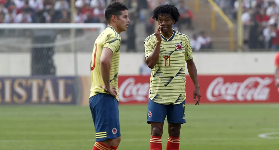 Foto de James Rodríguez y Cuadrado en un partido en junio de 2019, ilustra nota sobre posible alineación titular de Colombia ante Uruguay.
