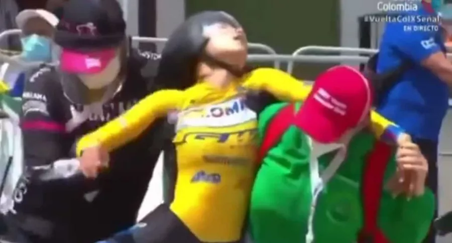 Desmayo de Camila Valbuena en la Vuelta a Colombia Femenina.