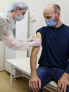Rusos dicen que su vacuna para COVID-19 es 92 % efectiva.