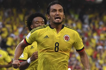 Abel Aguilar celebrando un gol con la Selección Colombia, quien será nuevo comentarista del Gol Caracol