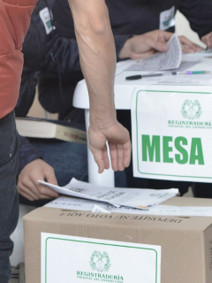 Varios parlamentarios aseguraron que había peligro de que se eliminara la ley que impide que recursos públicos terminen en campañas electorales.