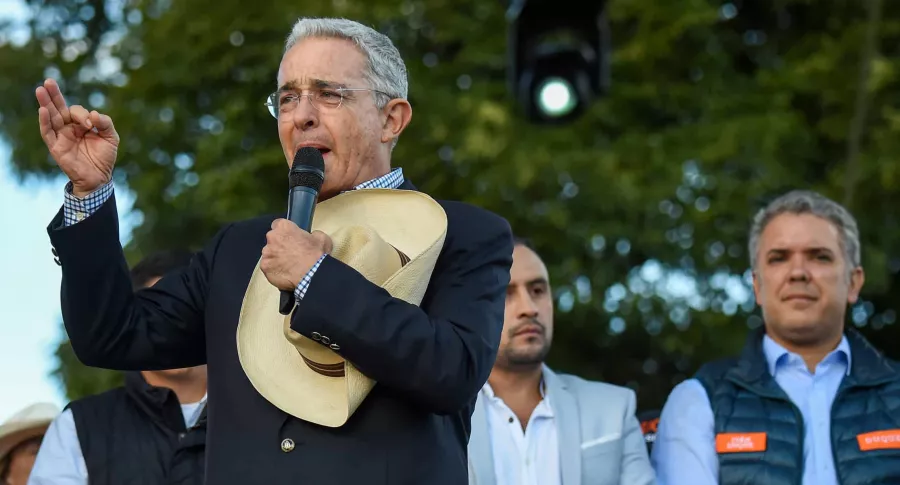 Álvaro Uribe, expresidente que criticó la respuesta del Gobierno a crímenes de líderes sociales