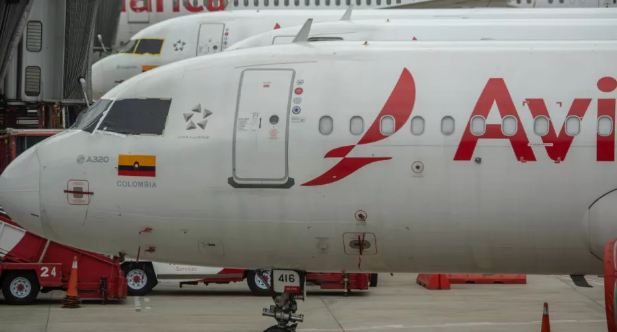 Avión de Avianca, empresa que experimenta una crisis financiera por cuenta del Covid-19.