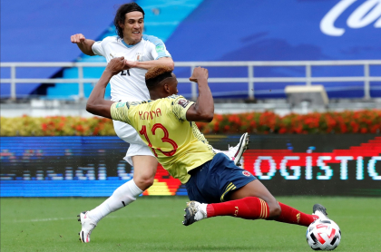 Error de Mina y gol de Cavani en Colombia-Uruguay; Eliminatorias