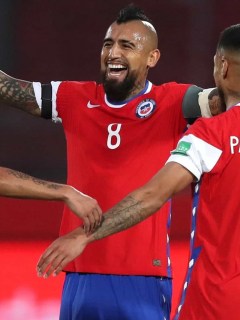 Chile vence 2-0 a Perú en la Eliminatoria con doblete de Vidal.