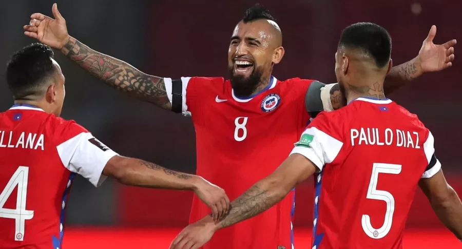 Chile vence 2-0 a Perú en la Eliminatoria con doblete de Vidal.