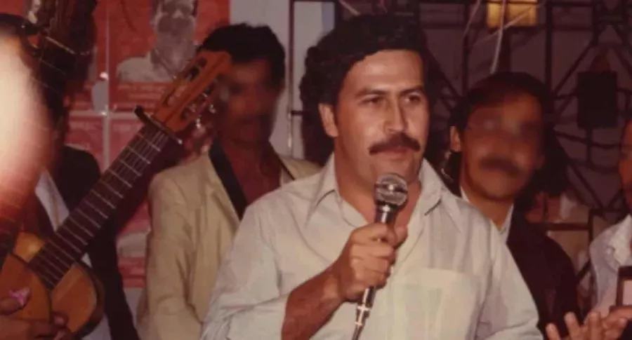 Foto de álbum de Pablo Escobar, ilustra nota sobre quién se quedó con su fortuna: nombres, bienes, testamento y más datos.