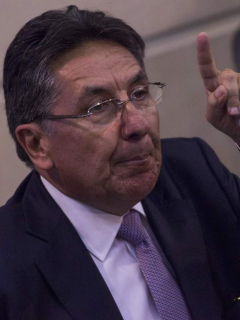 'Firmatón' contra puesto de embajador de Néstor H. Martínez