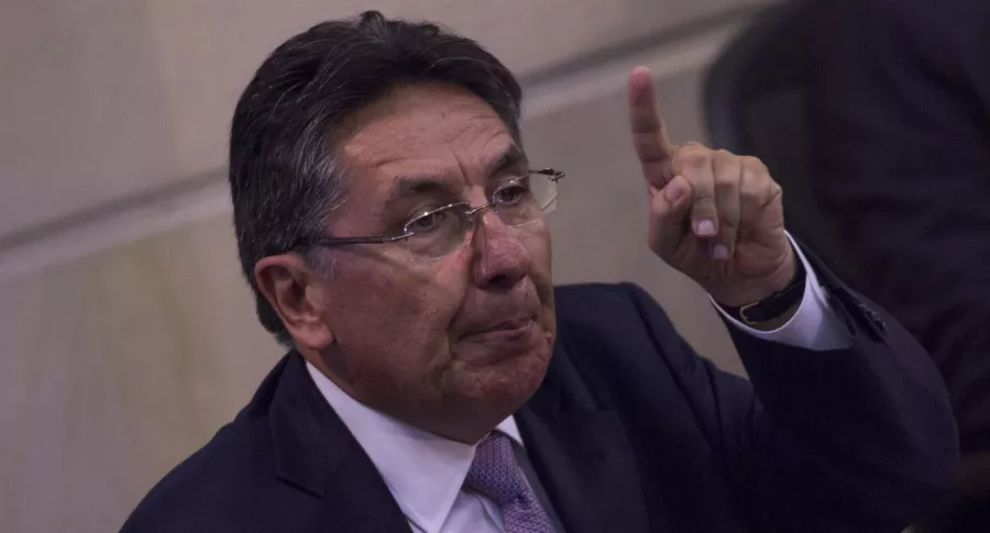 'Firmatón' contra puesto de embajador de Néstor H. Martínez