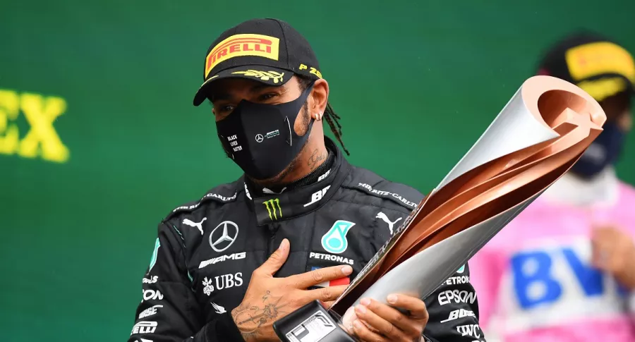 Lewis Hamilto celebrando su nuevo título de Fórmula 1, luego de ganar el Gran Premio de Truquía.