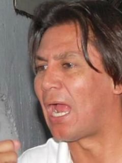 Eduardo Pimentel, máximo accionista del Boyacá Chicó, discutiendo.