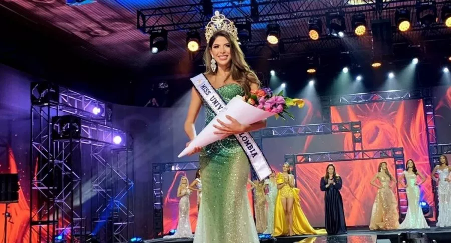 Laura Olascuaga, en su primer desfile como nueva Miss Universe Colombia, lo que la hizo merecedora de varios millonarios premios.