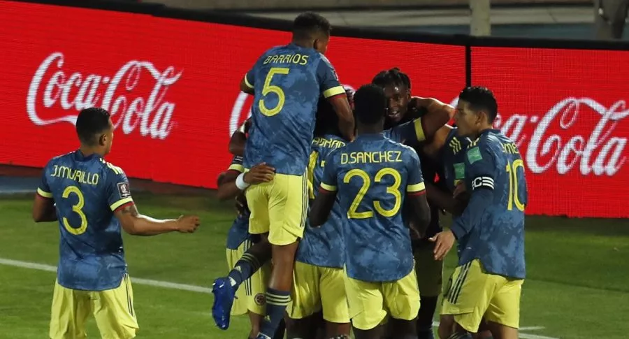 Selección Colombia celebrando un gol en Eliminatorias, Ecuador vs. Colombia: alineaciones titulares confirmadas