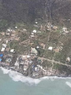 Imagen aérea de la isla de Providencia después del paso del huracán Iota.
