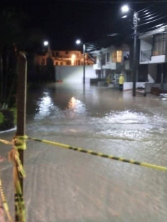 Por las fuertes lluvias en Fusagasugá, Cundinamarca, se desbordó una quebrada