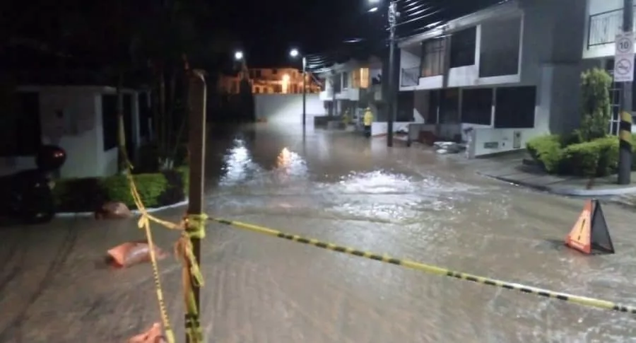 Por las fuertes lluvias en Fusagasugá, Cundinamarca, se desbordó una quebrada