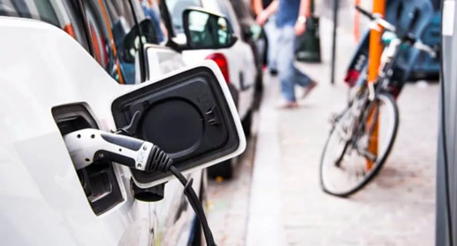 Carro eléctrico, ilustra nota de Reino Unido que prohibirá venta de carros a gasolina en el 2030