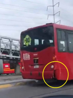 Accidente entre bus de Transmilenio y motociclista