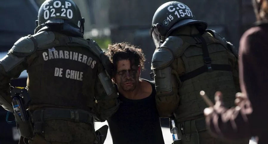 Policía de Chile arresta a manifestantes