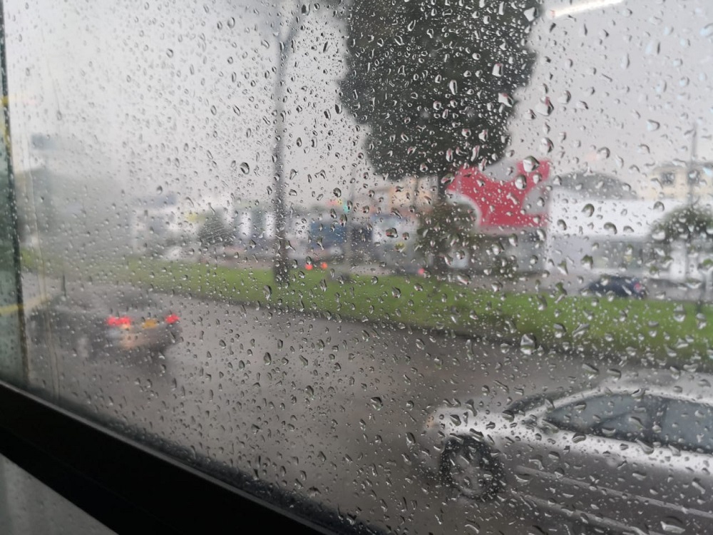 Usuarios de Transmilenio reportaron las lluvias desde los buses. Estas se extendieron hasta la calle 154 / Pulzo.