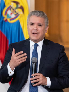 Iván Duque mantiene su imagen positiva en noviembre, aunque por estrecho margen