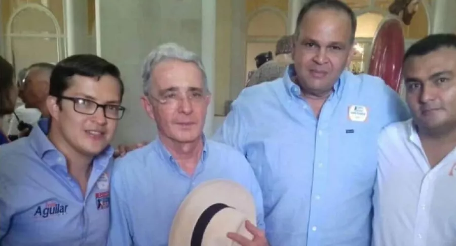 Ganadero 'Toto' Ariza capturado es el mismo que abraza al ‘Ñeñe’ en foto con Uribe
