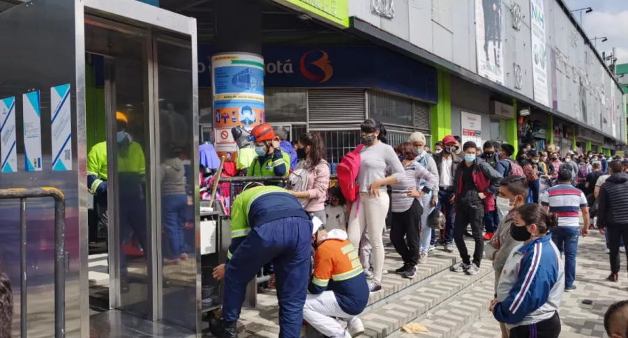 Con aglomeraciones en el centro de Bogotá, tercera jornada del día sin IVA dejó grandes resultados en materia de ventas.
