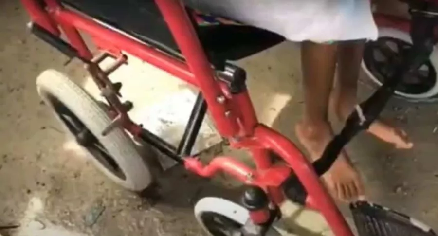 Captura de pantalla de silla de ruedas de niño en Providencia con parálisis cerebral