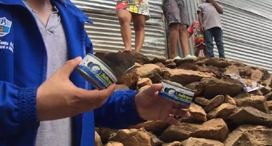 Verificación de atunes entregados por el PAE de Santa Marta, tras denuncia sobre latas con gusanos