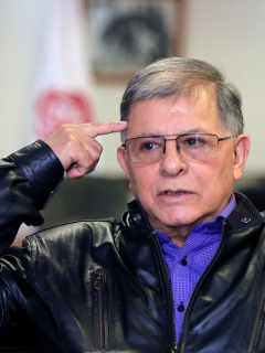 Rodrigo Granda, que asegura que la inseguridad física y la jurídica son los mayores riesgos para acuerdo paz, habla durante una entrevista con AFP en la sede del partido político Farc en Bogotá el 19 de septiembre de 2019.