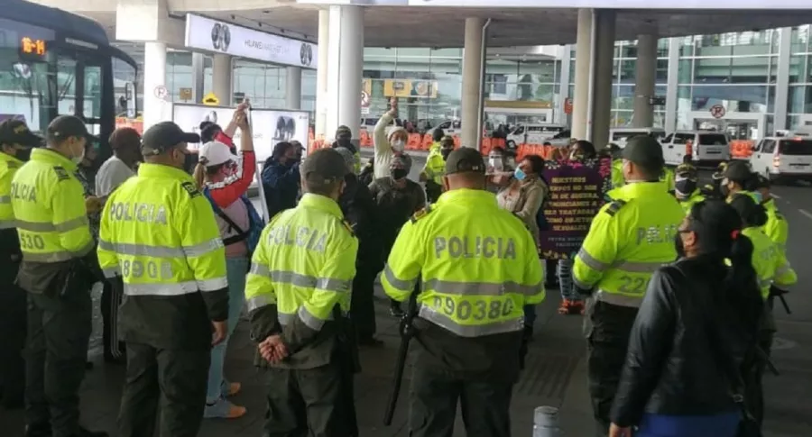 Videos: problemas de movilidad y bloqueos en aeropuerto El Dorado