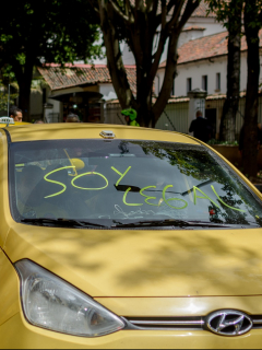 Taxis de Colombia ilustran notan sobre puntos de encuentro de paro de taxistas en Bogotá
