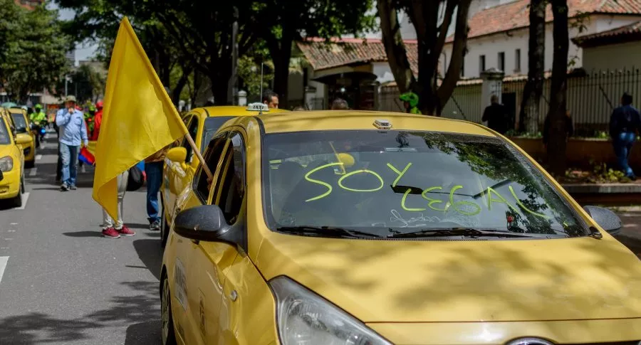 Taxis de Colombia ilustran notan sobre puntos de encuentro de paro de taxistas en Bogotá