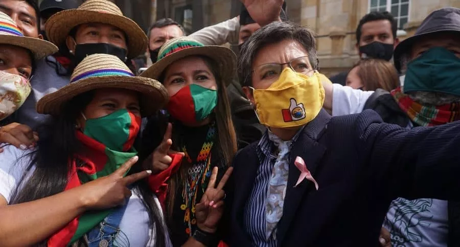 Claudia López, quien fue incluida por la BBC entre las mujeres más influyentes del mundo en 2020, durante las movilizaciones de la minga indigena en Bogotá.