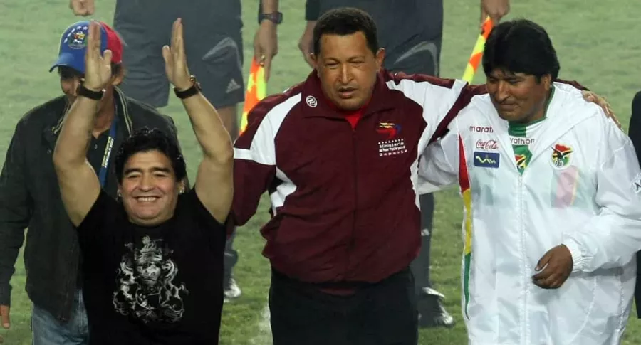Foto de Diego Maradona, Hugo Chávez y Evo Morales, a propósito de inclinaciones políticas del deportista