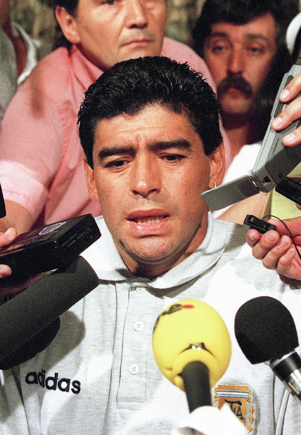 Días después, Maradona se enteró de que dio positivo. Fue retirado del equipo argentino y expulsado del Mundial por la FIFA. Según sus propias palabras, le "cortaron las piernas".