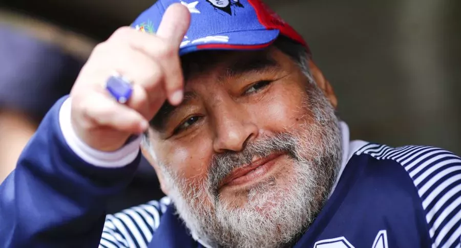 Diego Maradona, quien murió el 25 de noviembre del 2020, en foto en un partido en Argentina, que ilustra nota sobre su fortuna y quién se quedará con ella.