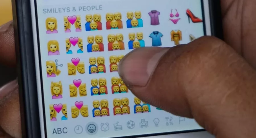 Emojis de WhatsApp, que integrará más de 100 navideños