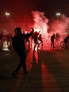 Foto de los intensos enfrentamientos que hubo en París.
