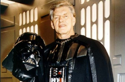 Dave Prowse, quien falleció e a los 85 años, durante las grabaciones de Star Wars.