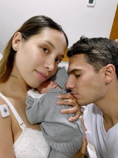 Luisa Fernanda W y Pipe Bueno junto a su hijo, Máximo Giraldo Cataño, de quien compartieron su primera sesión de fotos de estudio.