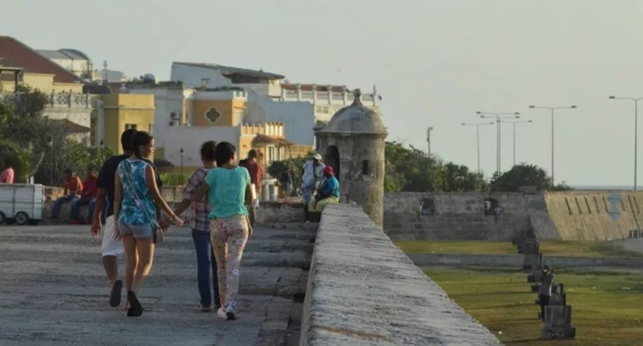 Las restricciones que hay en la ciudad amurallada de Cartagena por el toque de queda y la ley seca. 