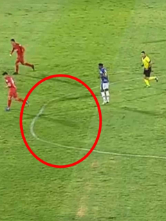 Cancha mal pintada en Tuja y pelea en Chicó-Patriotas. Fotomontaje: Pulzo.