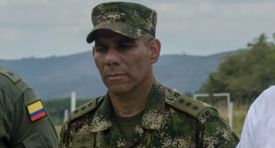 El comandante del Ejército Nacional quedó mal parado en una carta de despedida del saliente director de doctrina militar.