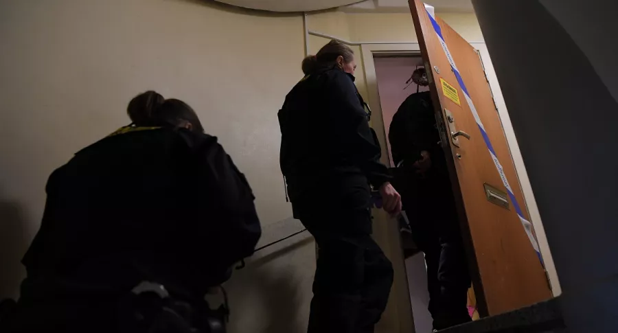Autoridades suecas entran al apartamento de la mujer que habría tenido retenido a su hijo durante 30 años