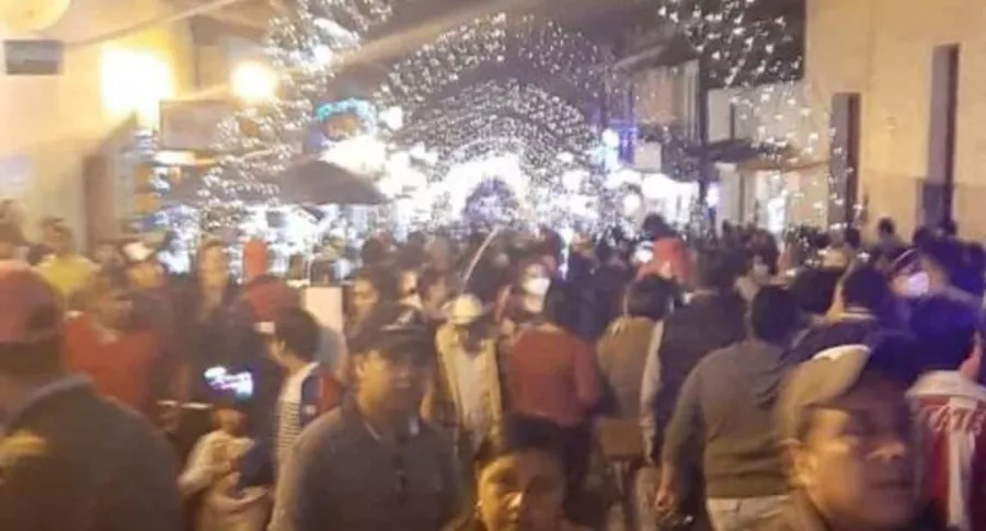 Inauguración de villa navideña en Xico, México, sin medidas de bioseguridad