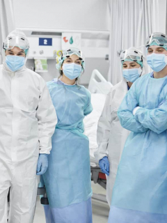 Imagen de doctores durante la pandemia para ilustrar nota sobre día del médico e historias relacionadas con coronavirus
