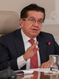 El ministro de Salud, Fernando Ruiz, dice que no es posible volver a pedir pruebas de COVID-19 a viajeros de manera inmediata.