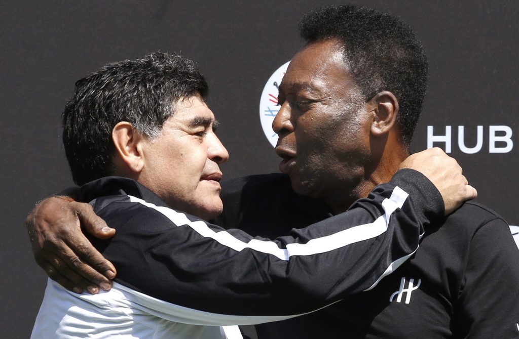Diego Maradona y Pelé / AFP