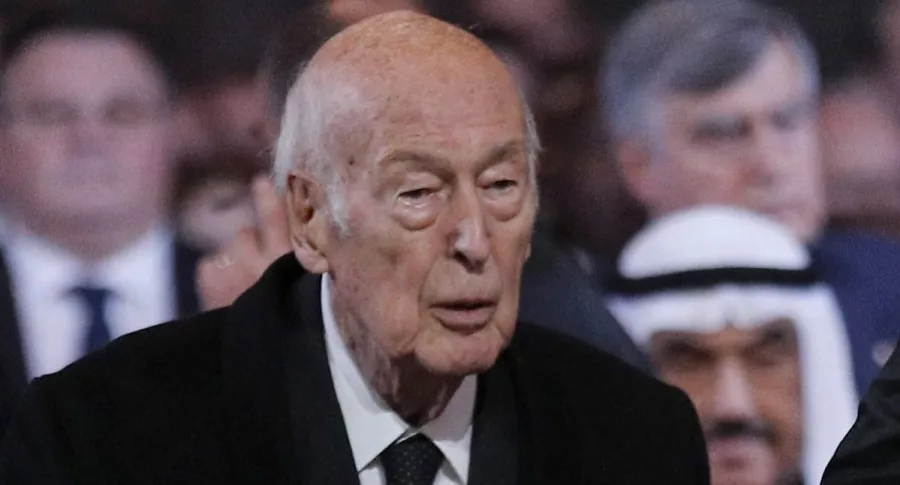 El expresidente francés Valery Giscard d'Estaing, fallecido este miércoles por coronavirus, cuando llegaba a un servicio religioso por el expresidente francés Jacques Chirac en la iglesia de Saint-Sulpice en París, en septiembre de 2019.